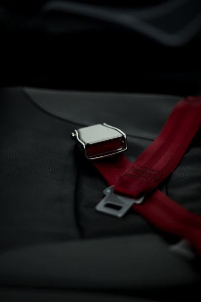 红色飞机安全带图片下载