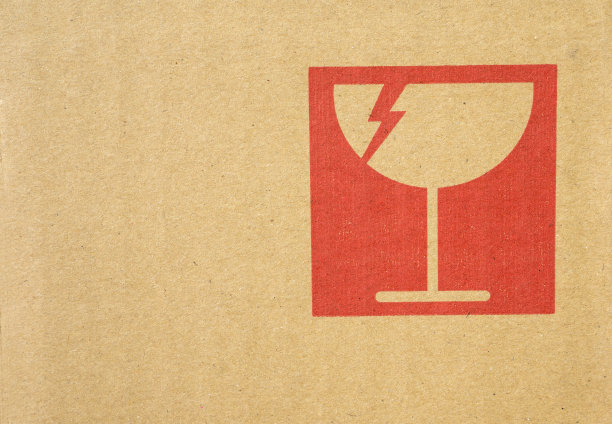 棕色纸盒上的安全图标图片下载