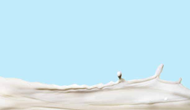 逼真的天然牛奶插图的产品设计图片下载