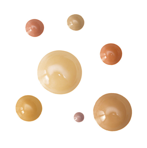 液体粉底/腮红上白色的背景图片下载