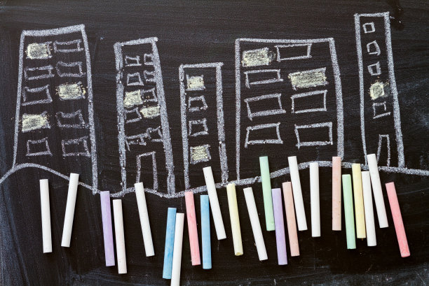 粉笔在黑板上画房子图片下载