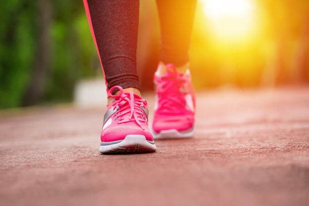 健康女性慢跑图片下载