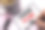 手写文字书写网上商店。概念意思是互联网相关的商业网站，你可以在网上买到由男人写的便签纸上拿着马克笔，背景朴素的咖啡杯图片下载