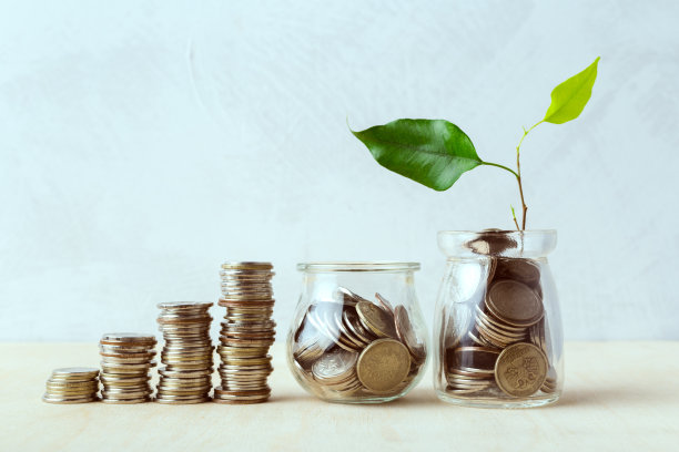 瓶子里的硬币，省钱的主意图片下载