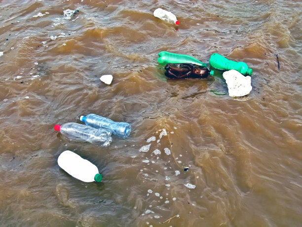 深河携废弃物图片下载