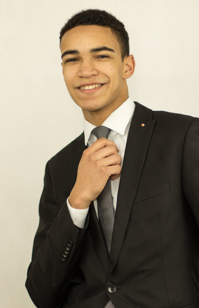 微笑着做生意图片下载