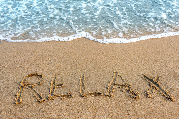 碑文刻在沙滩上图片下载