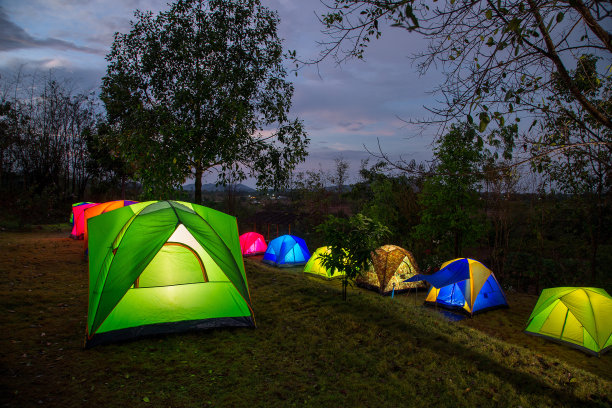 旅行者露营帐篷图片下载