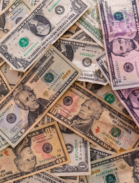 桌上的钱素材图片