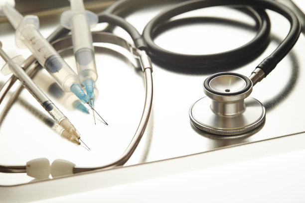 听诊器与注射器素材图片