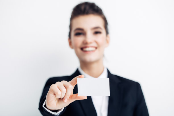 拿着空牌的女商人图片下载