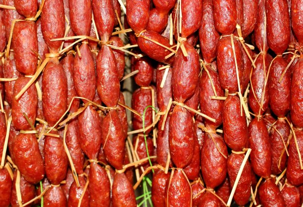 柬埔寨的传统熏香肠图片下载