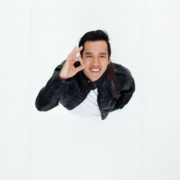 从上到下看韩国男人的手势图片下载