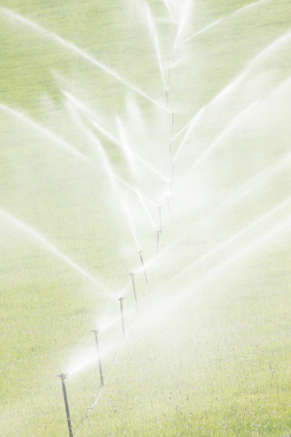 滴灌农业喷灌机喷嘴喷水图片下载