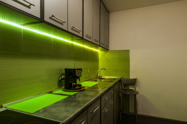 厨房内部采用绿色照明图片下载