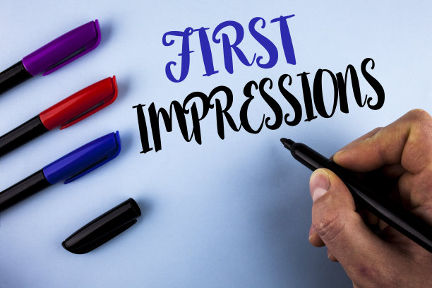 展示第一印象的概念性手写。商业照片文字遇到演示表现工作面试求爱写的人在平淡的背景标记旁边。图片下载