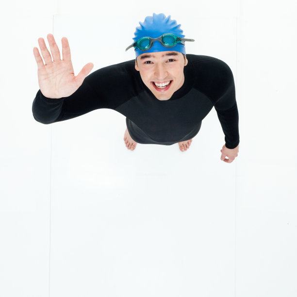 男铁人三项运动员挥手的上下视图图片下载