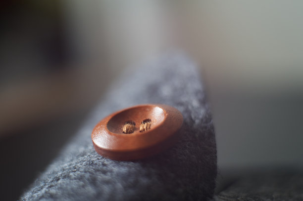 缝钮扣玩光图片下载