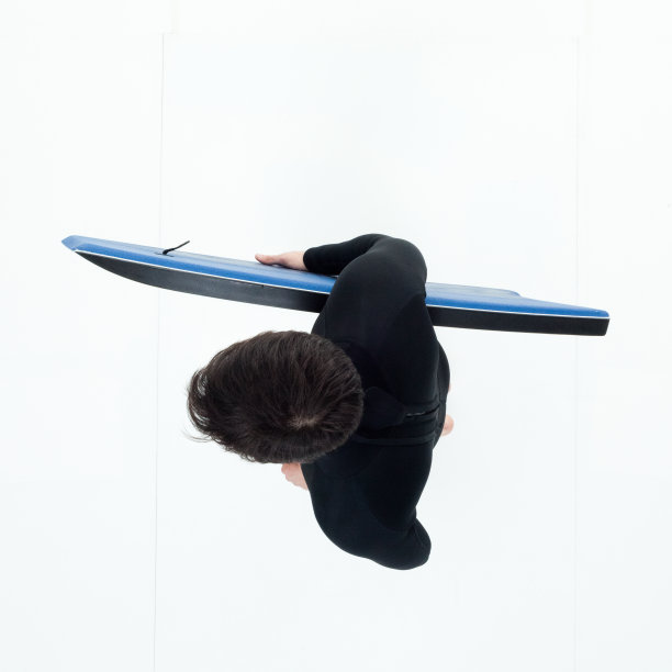 从上到下的男人与一个身体板图片下载