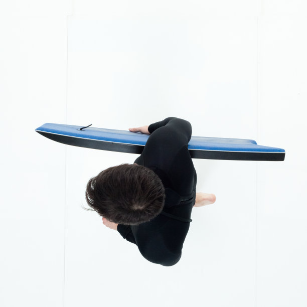 从上到下的男人与一个身体板图片下载