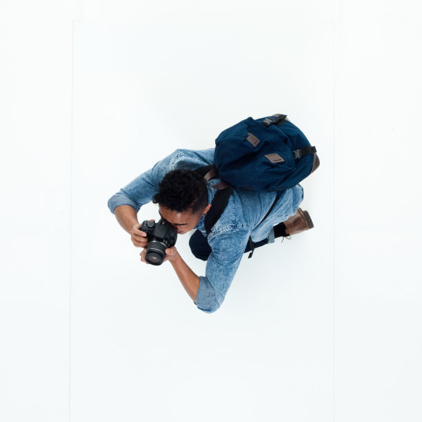俯视图的非洲裔美国人使用相机图片下载