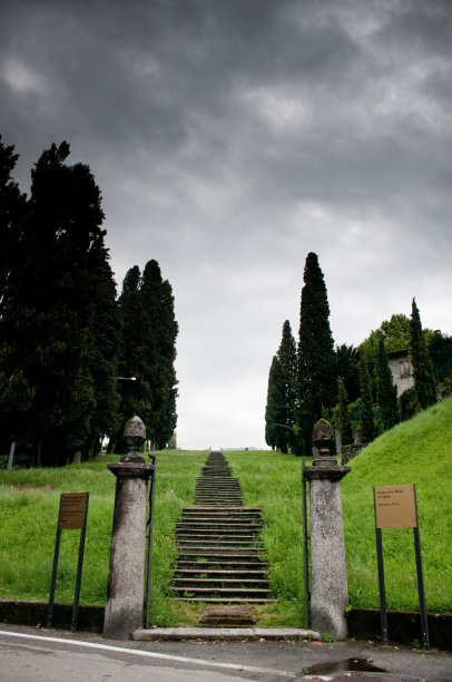 老城昏暗的入口图片下载