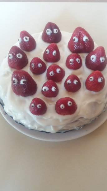 草莓蛋糕图片下载