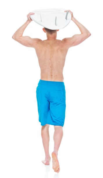 一个拿着冲浪板的酷家伙图片下载