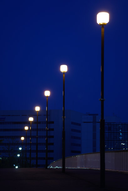 桥上的路灯图片下载