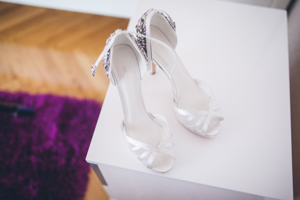 优雅时尚的新娘鞋图片下载