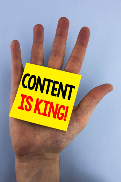 显示内容为王的概念性手写呼唤。商业图片展示策略在线互联网数字seo写在便利贴纸上在普通的背景手图片下载