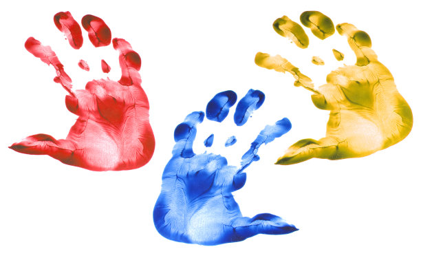 儿童手印彩色集孤立在白色背景。许多孩子的指纹或邮票纹理艺术品的教育和旅程。底部视图。关闭了。图片下载