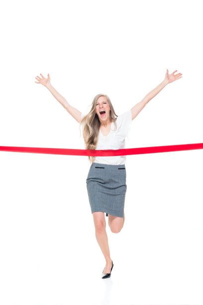 女商人跑过终点线图片下载