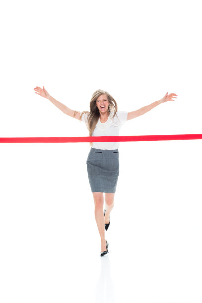 女商人跑过终点线图片下载