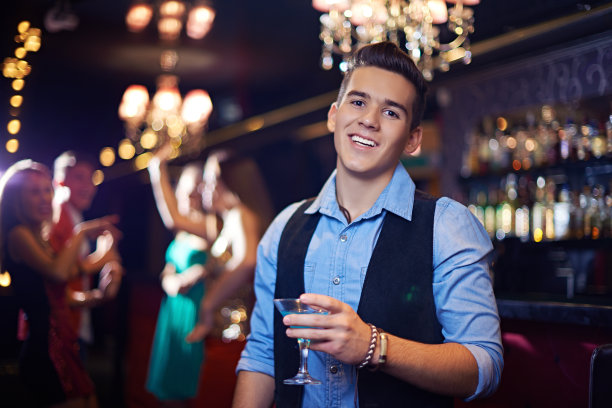 英俊的郎中图片下载