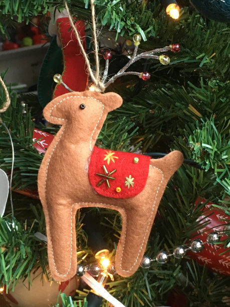 毛毡鹿圣诞树装饰图片下载