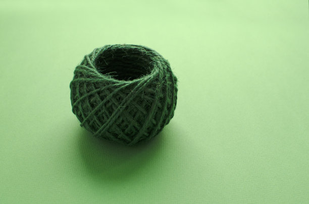 绿纸背景上的绿线球图片下载