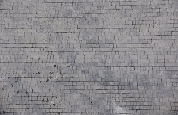 俯视着交错的铺路石图片下载