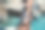 适合年轻女子准备自由潜水/岩石海滩/悬崖图片下载