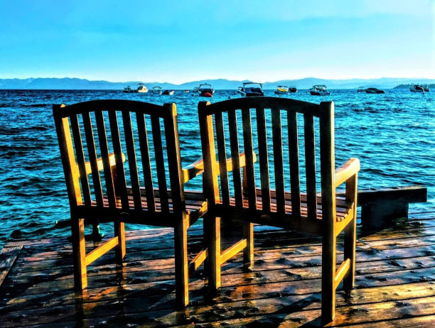 坐在北岸图片下载