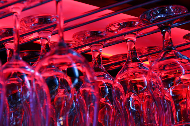 夜总会的酒精饮料图片下载