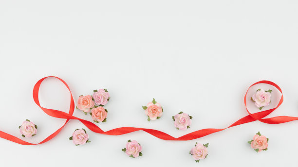 粉色和橙色的纸花和红色的丝带图片下载