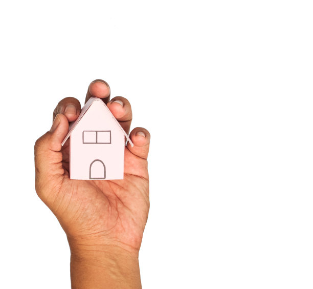 白色背景上的粉色纸房子。图片下载