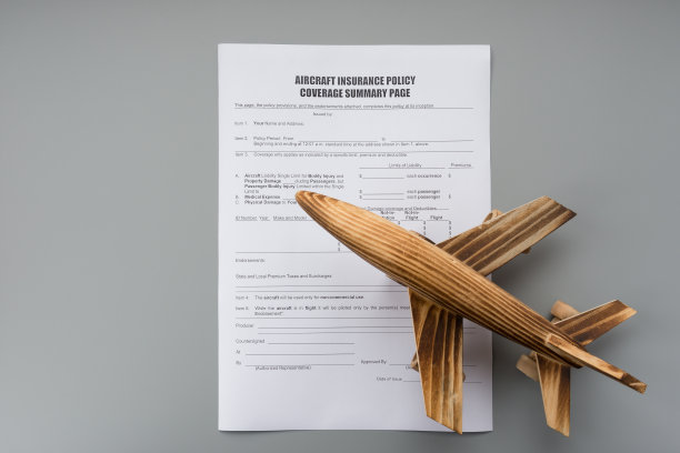 飞机保险保单的承保范围摘要和飞机模型旅游保险的概念图片下载