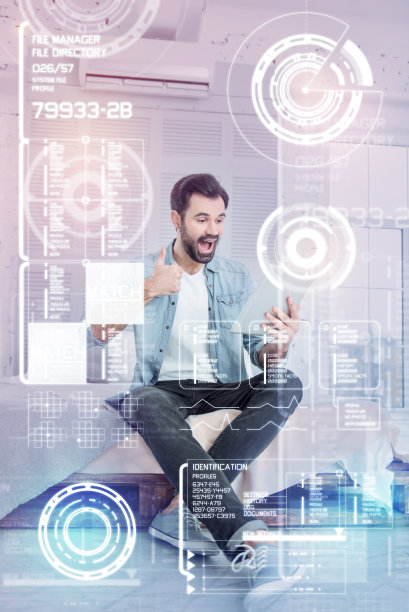 情绪化的博主在视频通话时竖起大拇指图片下载