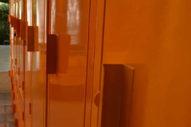 橙色学校储物柜图片下载