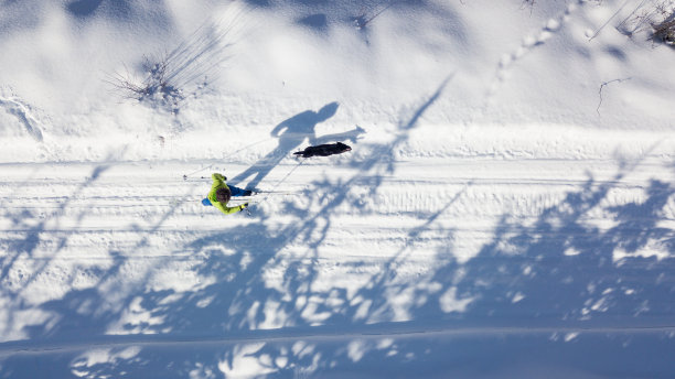 越野滑雪鸟瞰图图片下载