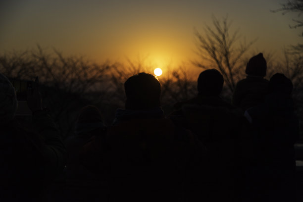 游客去看日出图片下载