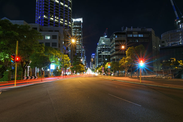 晚上在珀斯市中心。十字路口是圣乔治街图片下载