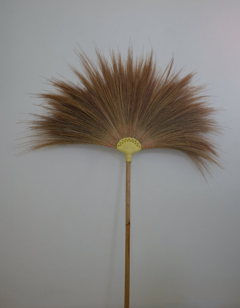 扫帚靠在墙上图片下载